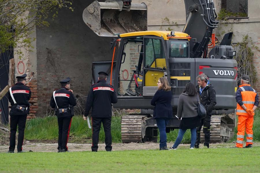 Dopo 140 giorni i carabinieri via dal casolare-tomba di Saman