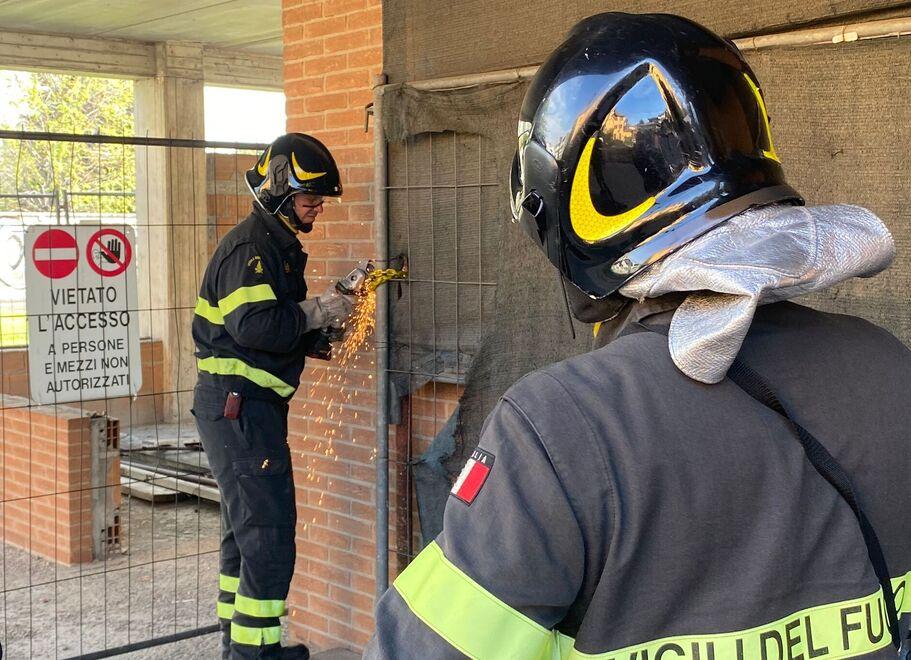 Abusivi occupano l’edificio mai finito: ennesimo allarme sicurezza in via Pansa