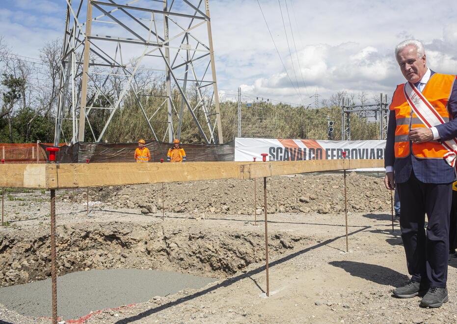Via ai lavori dello scavalco, treni diretti tra porto e interporto: «Strategica per tutta la regione»