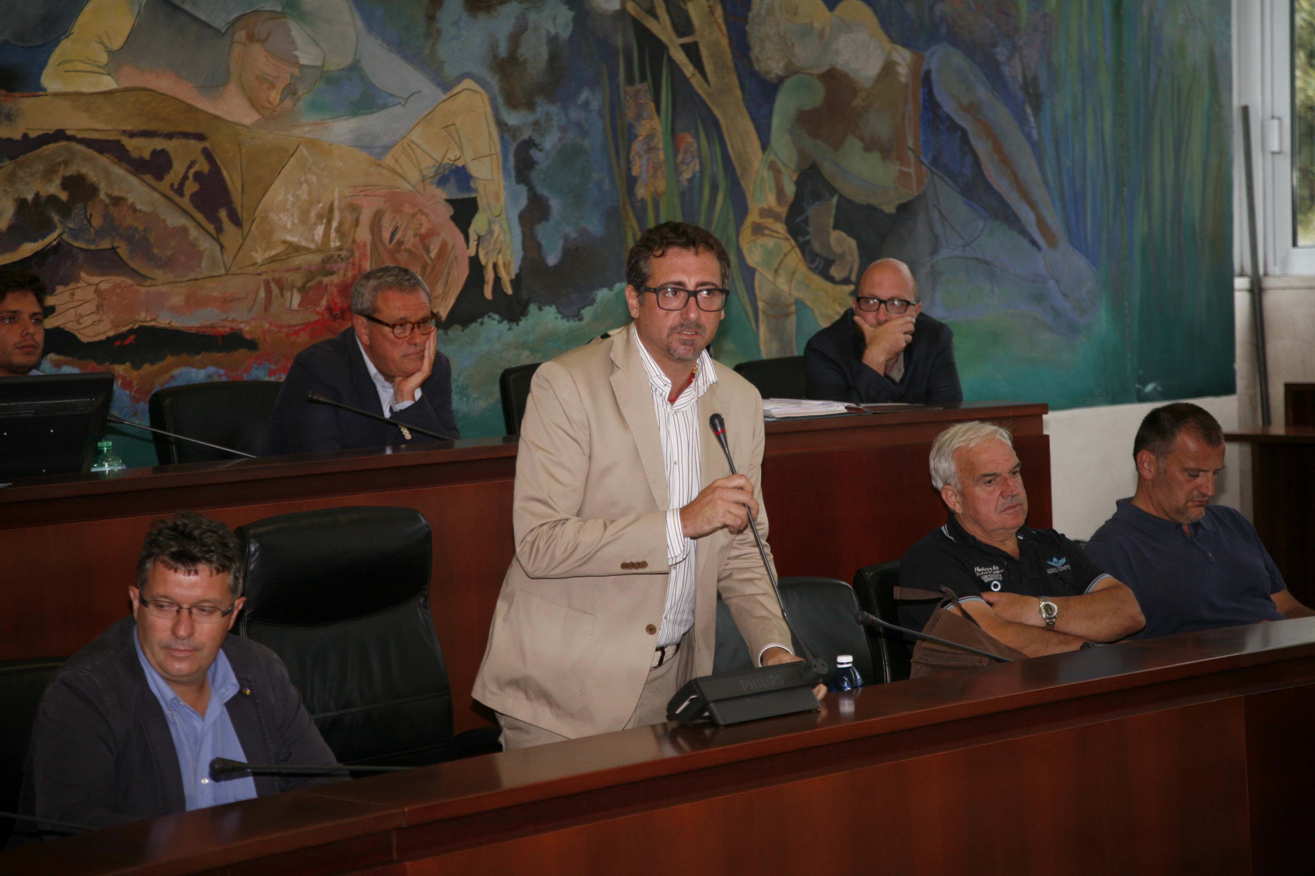 Il sindaco di Viareggio: «Non ho nessuna intenzione di dimettermi» 