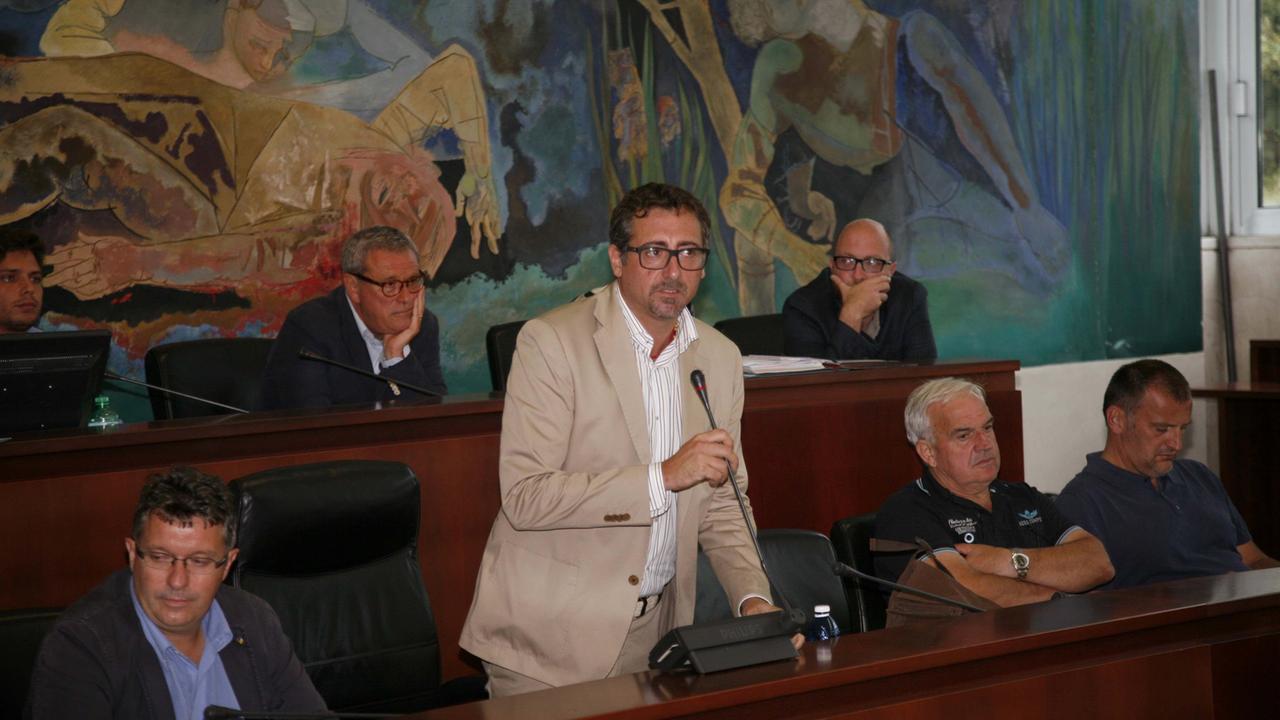 Il sindaco di Viareggio: «Non ho nessuna intenzione di dimettermi»
