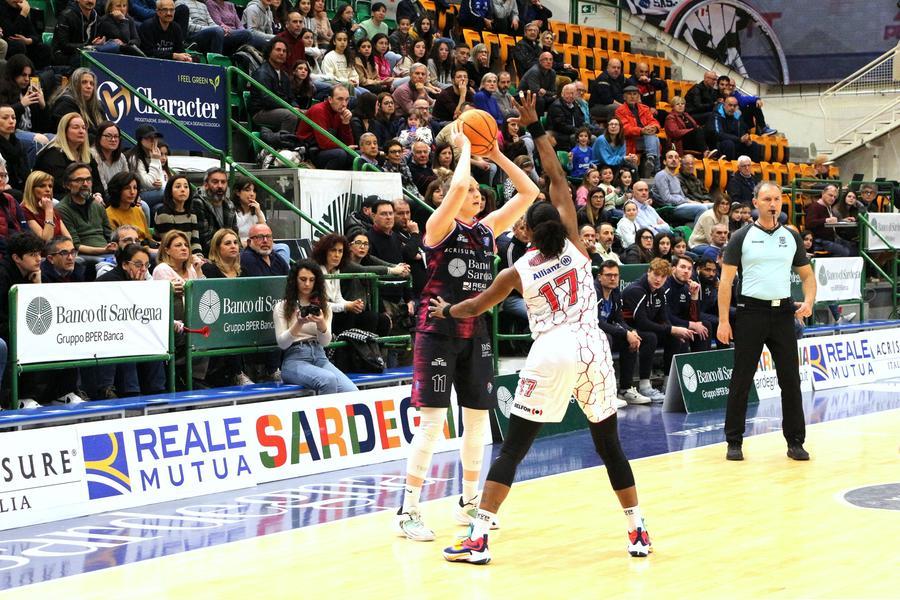 Playoff, la Dinamo Women si arrende dopo due supplementari nella gara di andata dei quarti