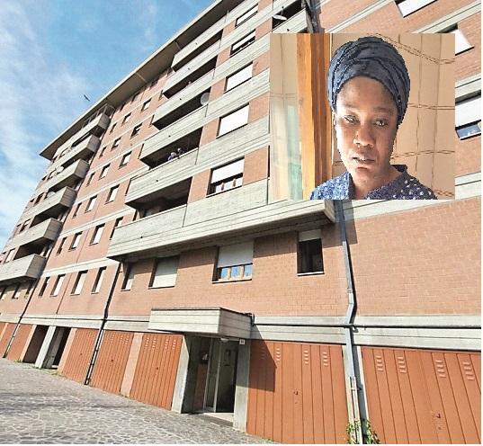 Modena, la madre della bimba precipitata: «Mi ha parlato, ha solo fratture»