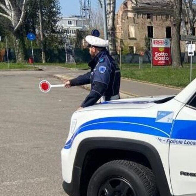 Sassuolo Fugge all’alt, inseguito per 8 km e multato: 1.300 euro 