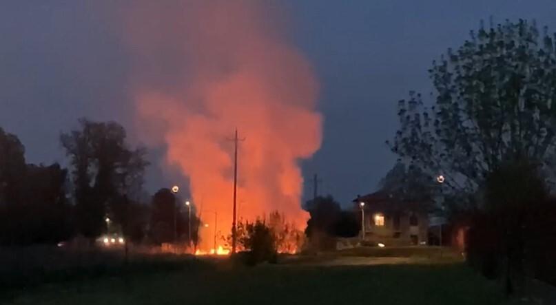 Castelfranco Rogo nella notte in un’area verde a Manzolino Forse “colpa” di un mozzicone di sigaretta 