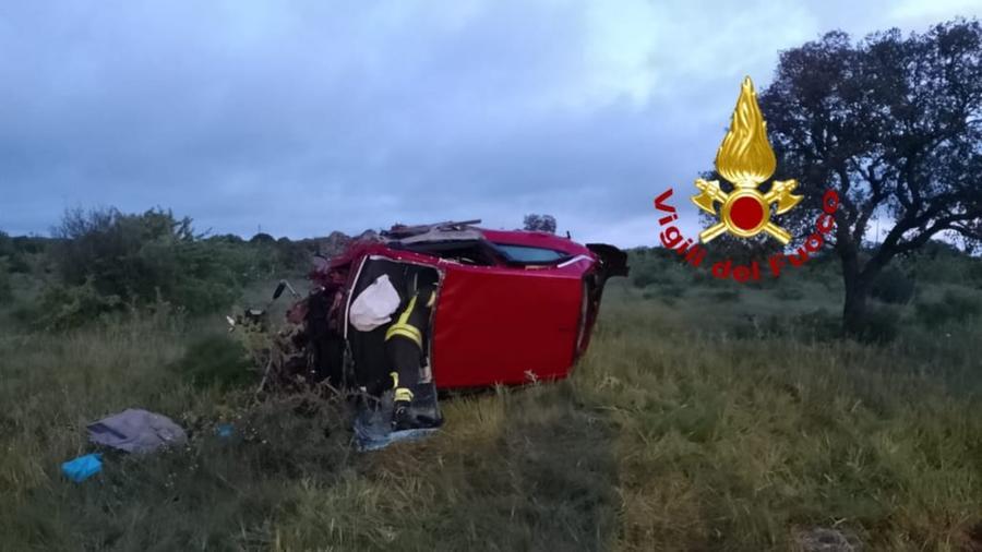 Ghilarza, perde il controllo dell’auto e finisce fuori strada: ferita una donna