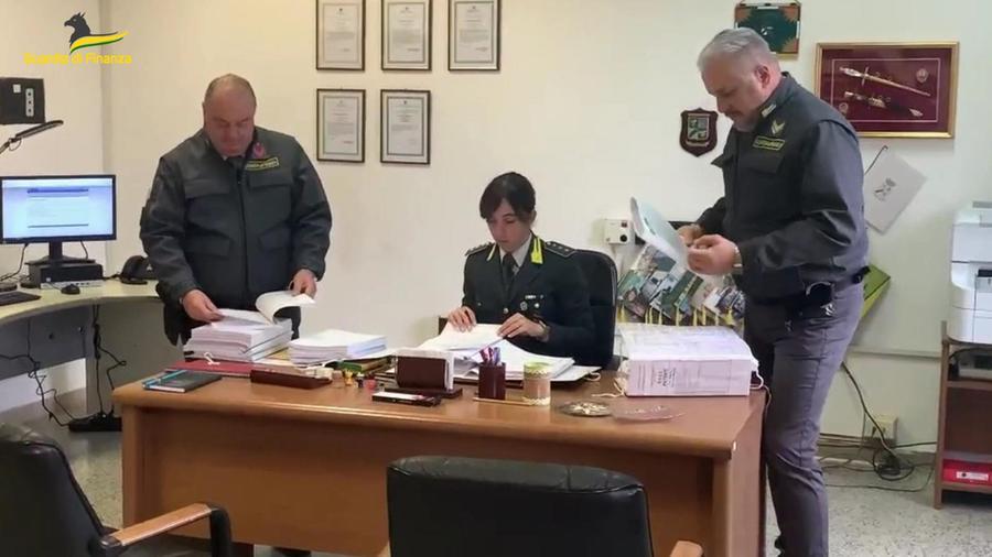 
	Finanzieri al lavoro (foto d'archivio)

