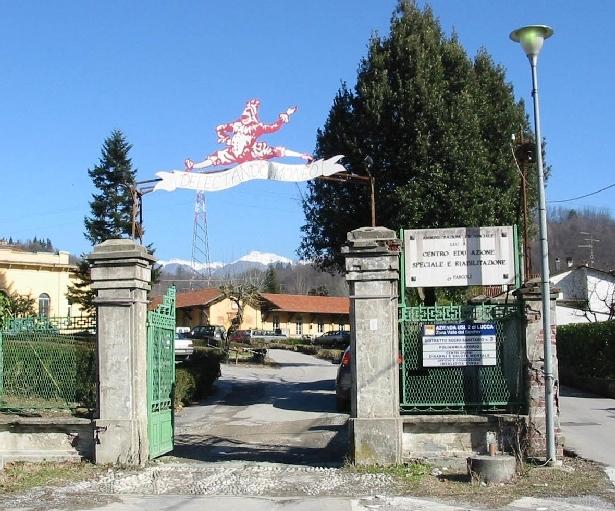 L’ex Ceser di Fornaci di Barga: qui due pediatri di “emergenza” visitano i bambini rimasti scoperti