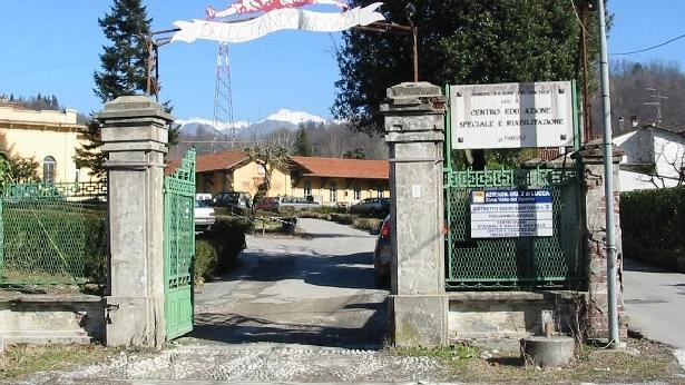 L’ex Ceser di Fornaci di Barga: qui due pediatri di “emergenza” visitano i bambini rimasti scoperti