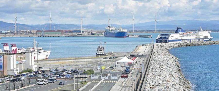 
	Una veduta del porto di Piombino (foto di Paolo Barlettani)


