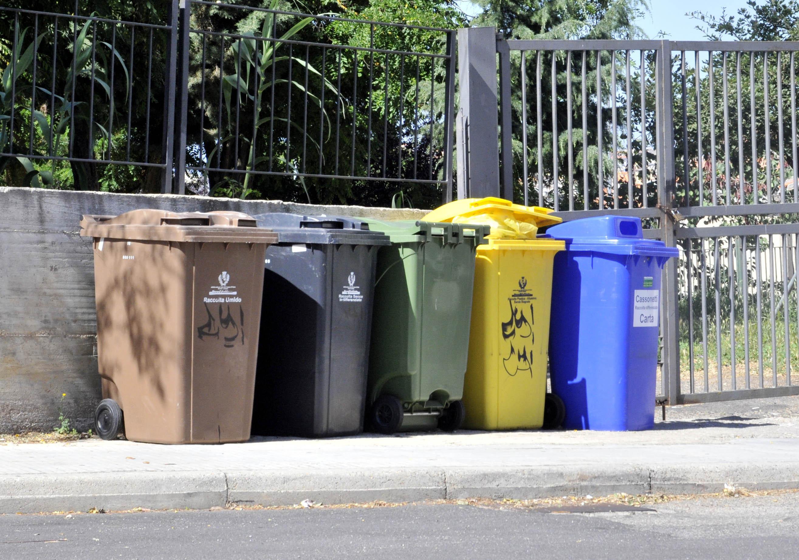 IL CASO. Rifiuti urbani: i morti pagano per due 