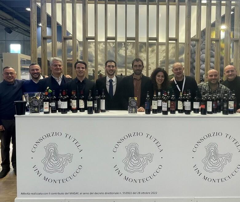 Raffigurato sul bancone di Montecucco allo stand di Vinitaly