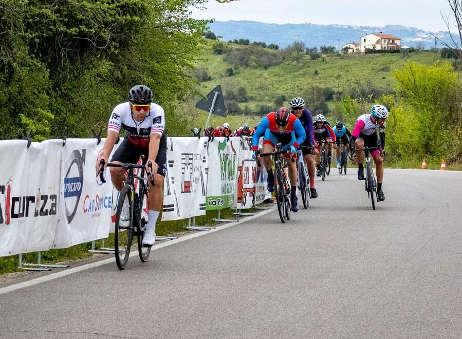 L’arrivo di Davide Appollonio (foto di Roberto Malarby)