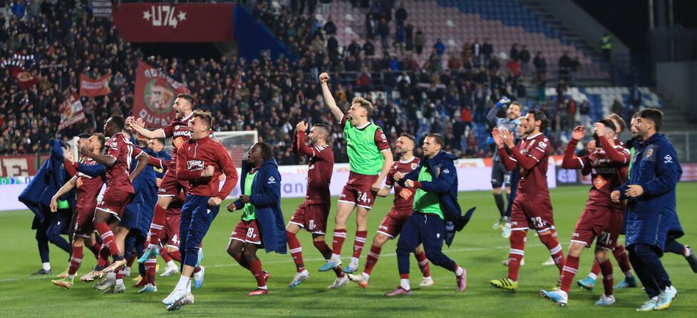 Mille tifosi granata a Olbia per festeggiare la Serie B