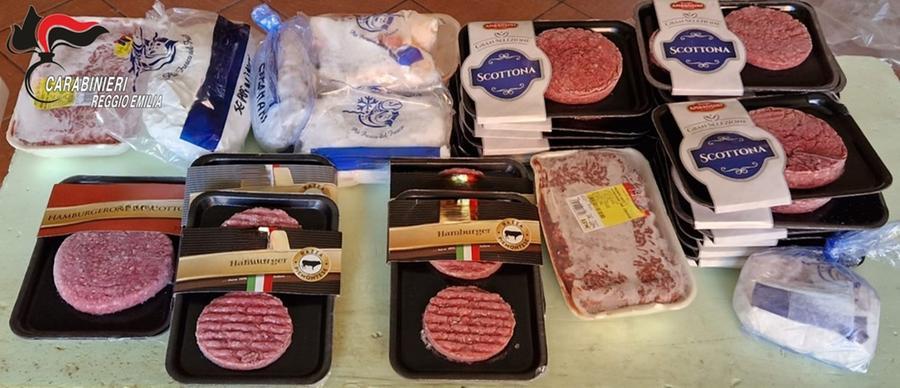 Furti ripetuti nel supermercato, denunciate due cassiere infedeli