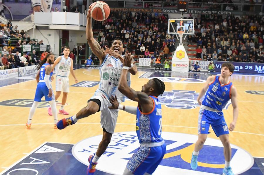 La Dinamo batte Treviso e consolida il quarto posto