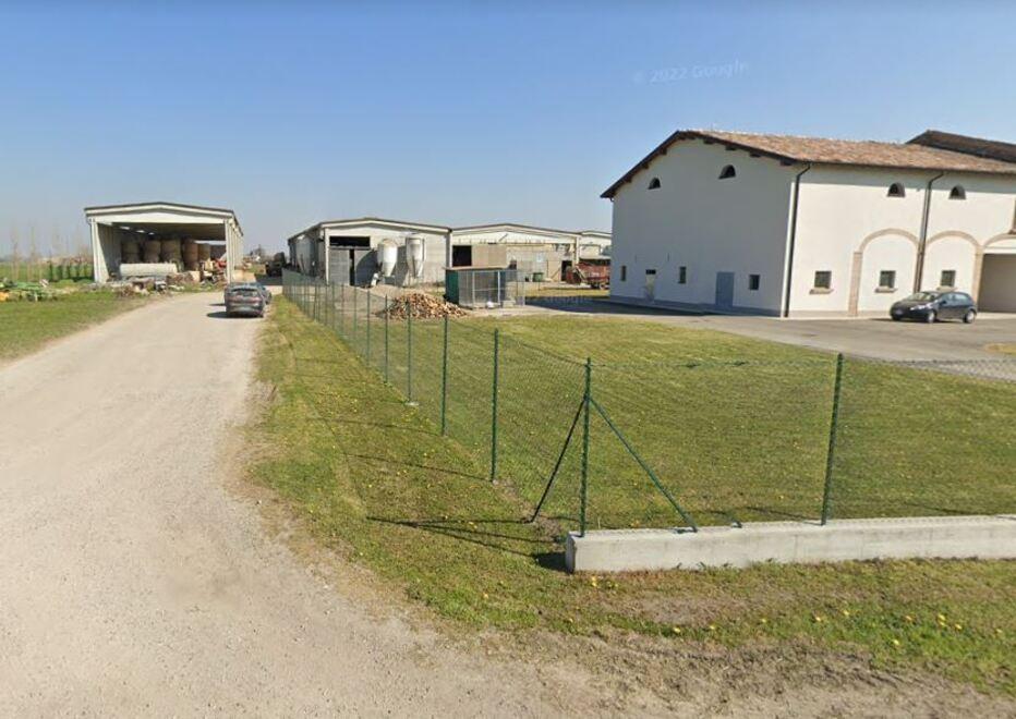 Schiacciato nel recinto da una manza, allevatore soccorso con l’elicottero