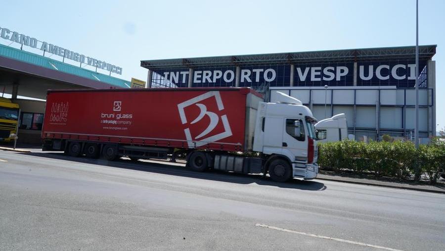 L'ingresso dell'Interporto toscano (foto Silvi)