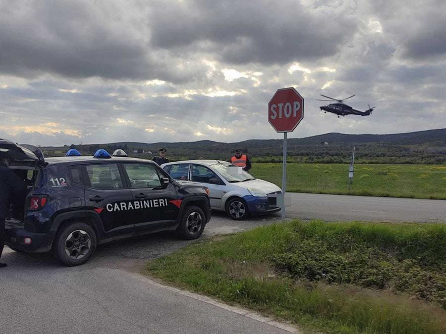 
	I carabinieri durante i controlli

