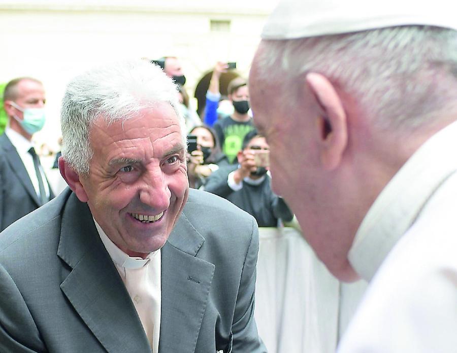 Don Zappolini, il prete degli ultimi: «Non si grida in piazza “ammazzalo” a Pilato e poi si viene in chiesa»