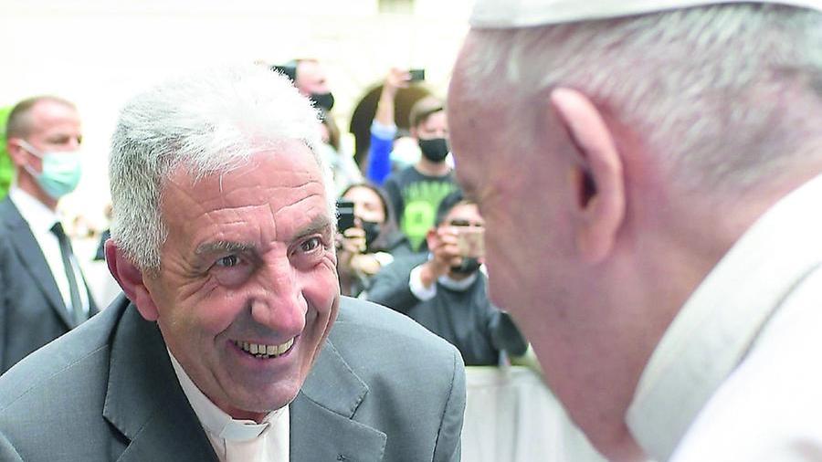 Don Zappolini, il prete degli ultimi: «Non si grida in piazza “ammazzalo” a Pilato e poi si viene in chiesa»