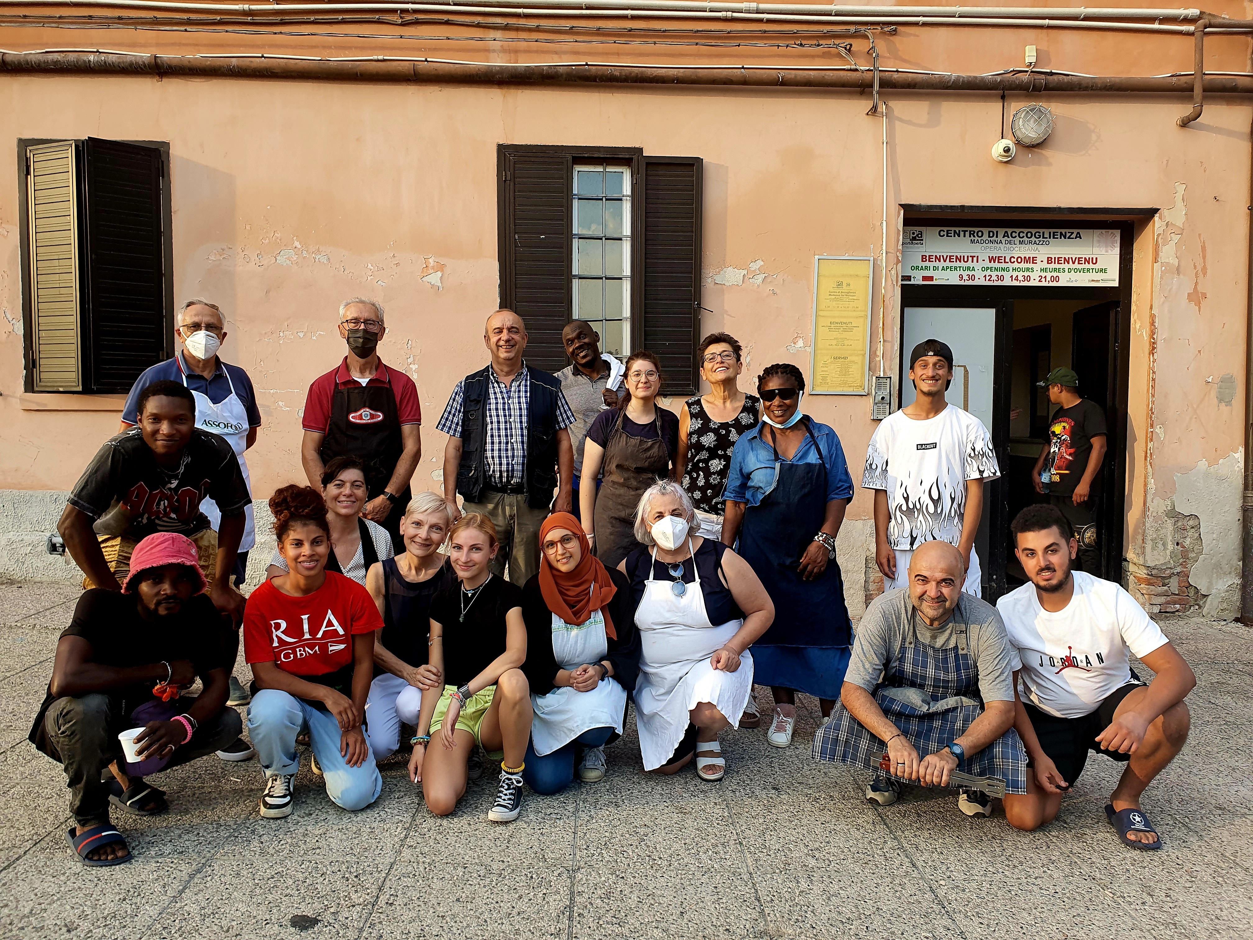 Modena. Pasqua dei dimenticati. Oggi è festa a Porta Aperta: 160 pasti per i bisognosi 