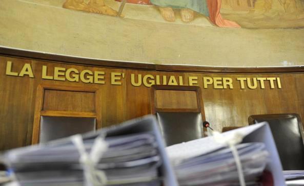 Pisa, violenza sessuale contro la madre 