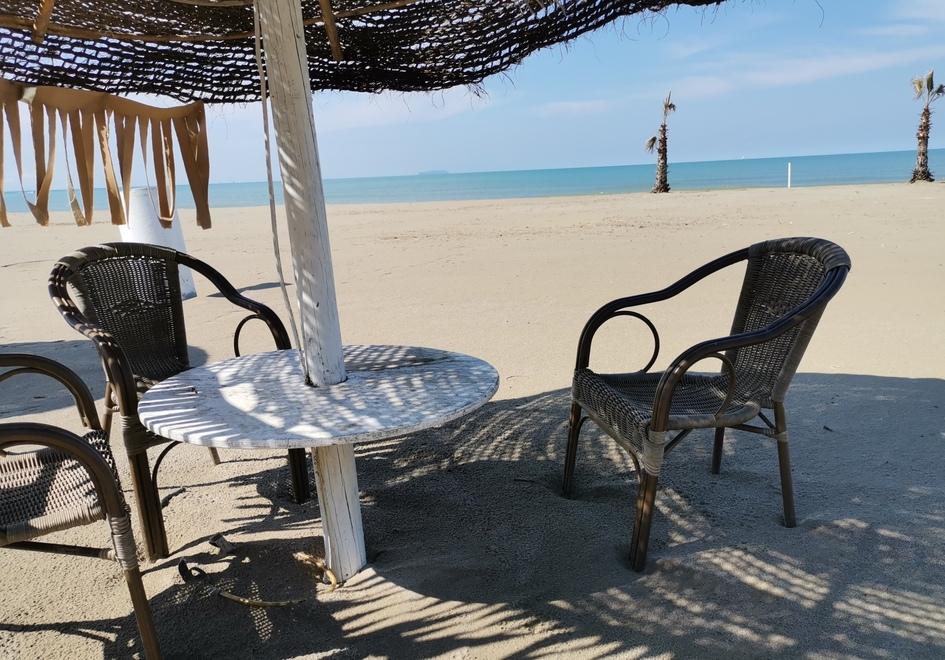 Concessioni e dubbi, sul litorale pisano i balneari tremano: «Il nostro funerale è vicino»