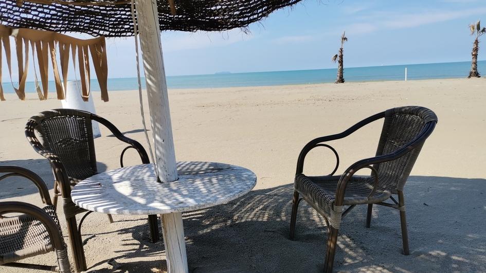 Concessioni e dubbi, sul litorale pisano i balneari tremano: «Il nostro funerale è vicino»