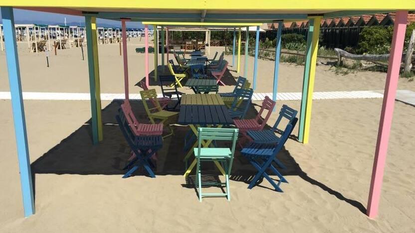 Forte dei Marmi, rincarano le spiagge comunali: dal 20 al 30% in più gli ombrelloni