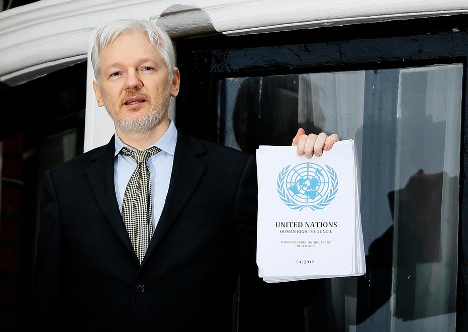 Modena La proposta del Movimento 5 Stelle «Cittadinanza onoraria ad Assange»