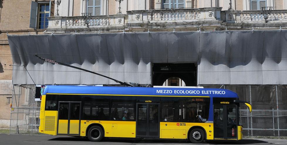 Modena «Stop ai filobus in piazza Roma» Trasporto pubblico nel ciclone 