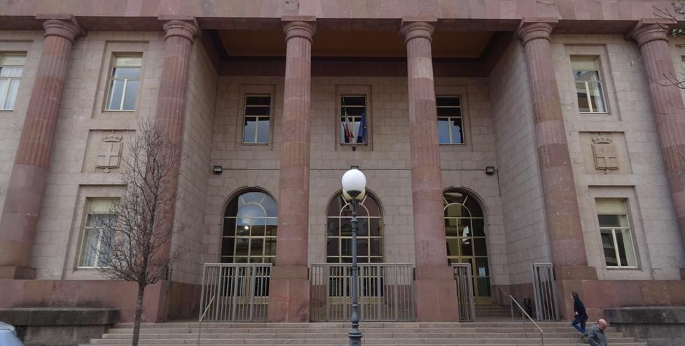 A 16 anni indotta a prostituirsi dal fidanzato e dalla suocera