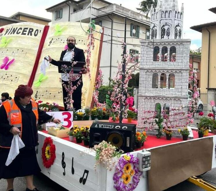 Vignola Festa della Fioritura, gran finale Ventimila spettatori per i carri 