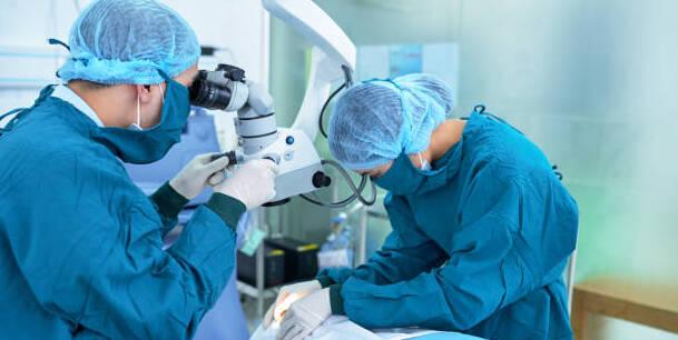 Paziente perde la vista da un occhio dopo l’operazione: assolto il suo oculista dalla Corte dei Conti