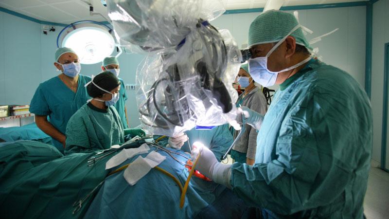 «Resterai paralizzata» ma al Cto di Careggi la operano e torna a camminare