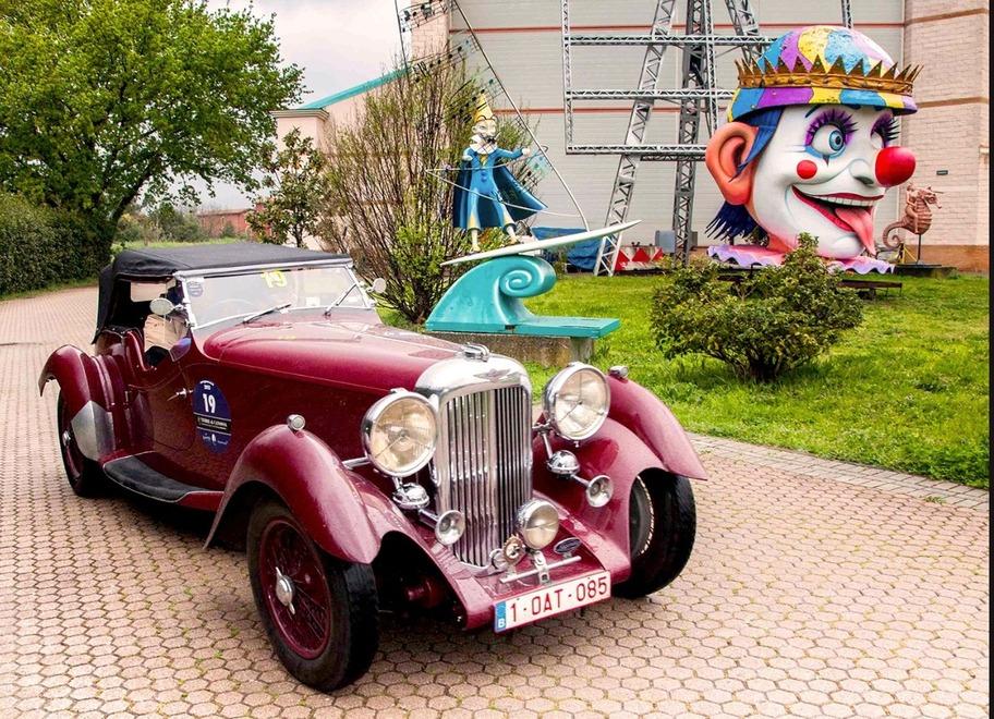 Forte dei Marmi, arrivano i super vip a bordo delle auto d’epoca