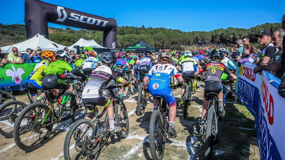 La sfida di oltre 500 giovani bikers: il futuro della Legend