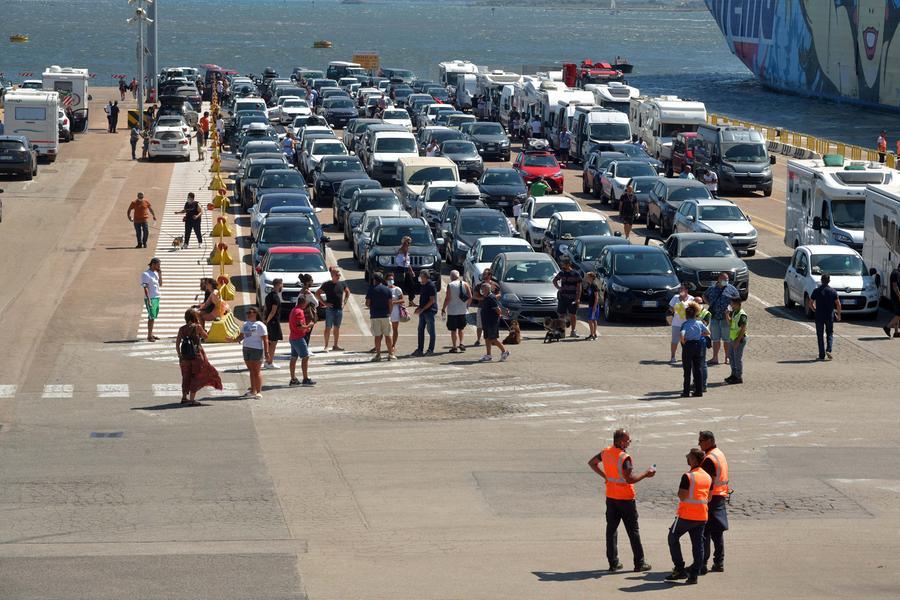 Olbia, ricorso dei lavoratori ex Sinergest: «Stipendi che cancellano la dignità»