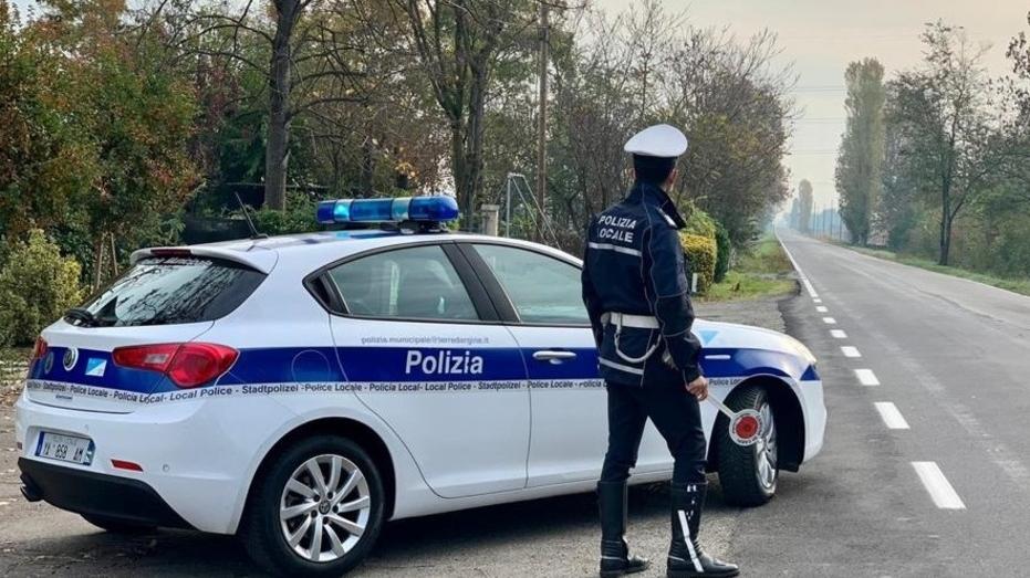Carpi. Assicurazione falsa comprata online Automobilista truffata e multata