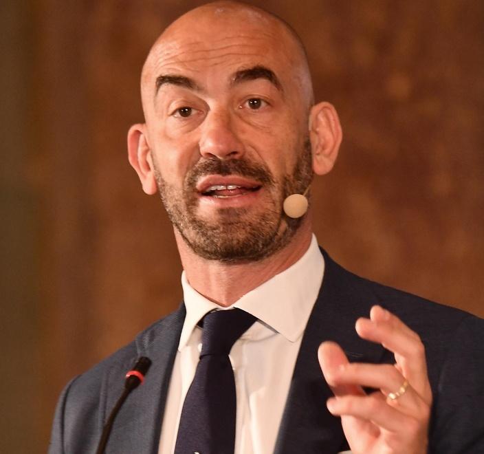Vaccini anti-cancro entro il 2030, l'infettivologo Bassetti: «Il coronavirus ha avviato una rivoluzione, ci cureremo sfruttando i nostri anticorpi»