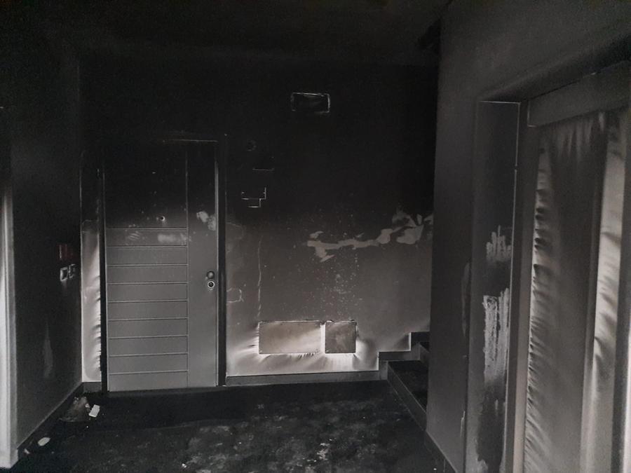 Mirandola. Palazzina a fuoco, tutti salvi
