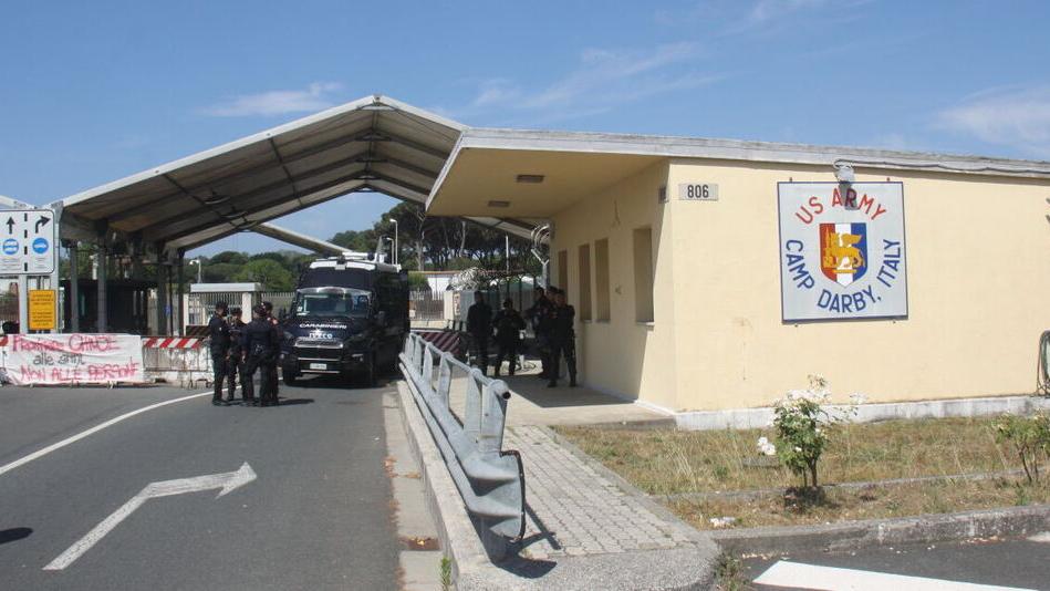 Chiedeva favori personali ai sottoposti: ex colonnello di Camp Darby a processo per peculato