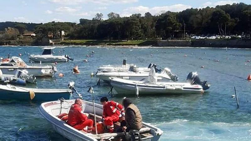 Buca delle fate, crolla la falesia una pietra cade su una donna
