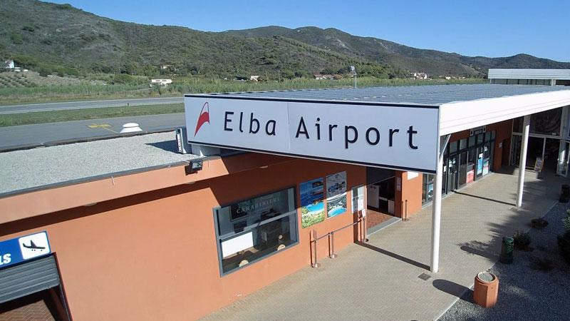 Aeroporto all’Elba, De Ferrari spara a zero: «Il referendum? Una presa in giro»