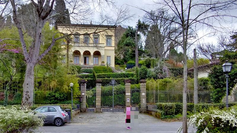 Furto in villa a casa della russa che accoglie gli ucraini fuggiti dalla guerra: svaniti i gioielli