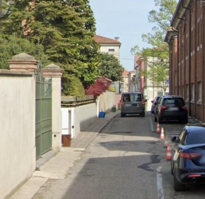 Rapinato del Rolex e ferito