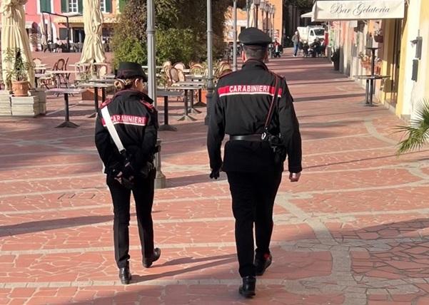 Porto Azzurro, approfitta di una donna malata per farsi consegnare 300 euro
