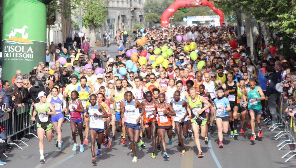 Una domenica nel segno della corsa col ritorno della Maratonina di Prato