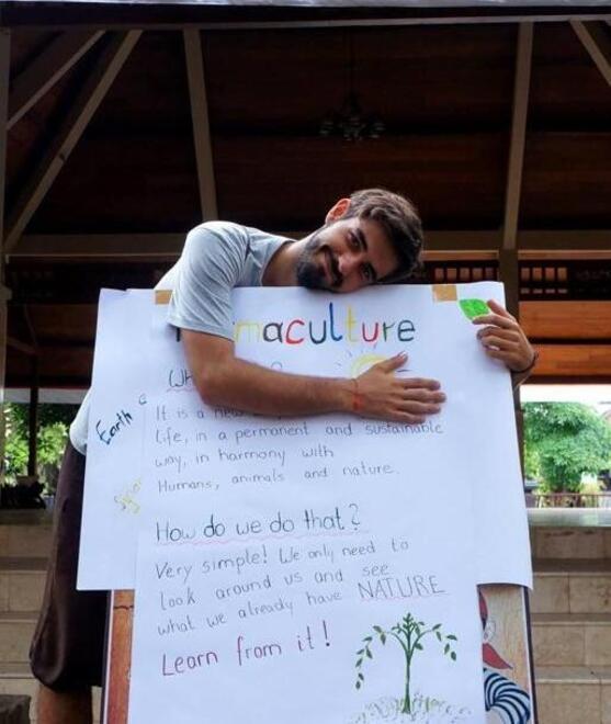 Nicolò, il modenese-giramondo che regala abbracci per la Terra